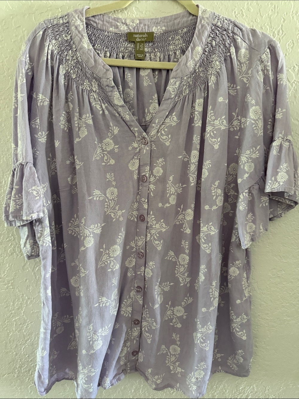 Denim and Co. 1X Lavender Floral Button-Front Women's blouse. Preowned